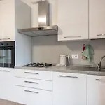 شقة Lora Apartment 1, Free Private Parking *