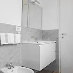 Lora 1, Free Private Parking * Como