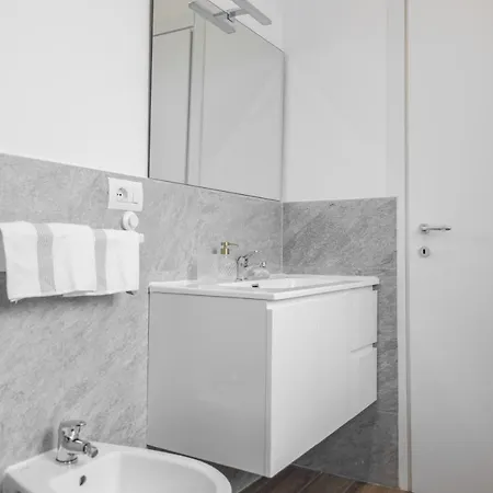 Lora 1, Free Private Parking, Self Check In, Air Conditioner * 科莫