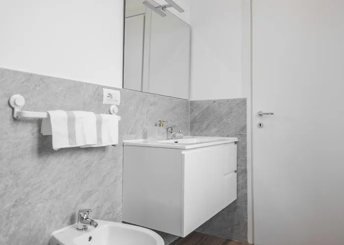 Lora Apartment,free Private Parking, Self Check In * 科莫